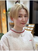 ハンサムショート 刈り上げ女子 ホワイトベージュ