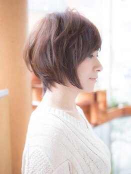 髪質・骨格・毛流れを見極めたカットで、毛先まで自然にまとまる扱いやすいスタイルへ☆