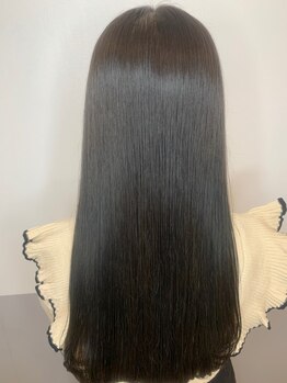 髪の傷みを最小限に抑え、髪のお悩みを解決☆柔らかで自然なストレートで、毎日のお手入れも楽に♪
