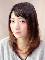 リズムカルな動きで魅せるカジュアルストレートへア【池袋/池袋