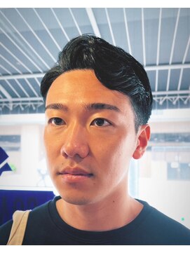 カムレイドフォーライフ(COMRADE 4 LIFE) メンズミディアム テーパーフェード 担当松尾