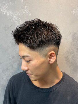 ワールドシップモトマチ(WORLD SHIP MOTOMACHI) 短髪　フェードカット