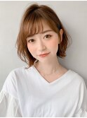 薄めバングホワイトブロンド大人可愛い美髪レイヤーカット愛され