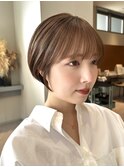 丸みショートマッシュコンパクト黒髪ベージュショート前髪あり
