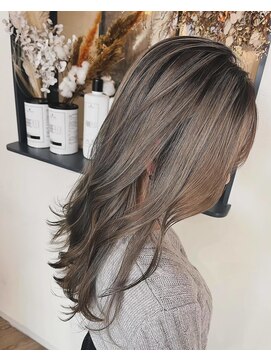 ブルーアンドカンパニー(BLUE&Co.) グレージュ