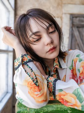 カライングドゥ(ing deux) 大人可愛い20代30代40代黒髪前下がりひし形小顔ボブ