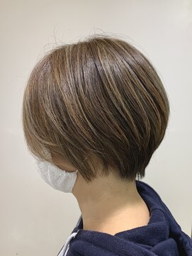 アズール 草加(azule) ナチュラルハイライトで立体感/白髪ぼかしにもおすすめ