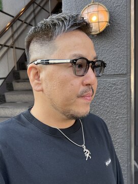 フリーク バーバーショップ 都島店(FREAK BARBER SHOP) ミドルフェードシルバーカラー