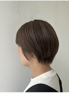 ニコ(NICO by KENJE) ふんわり丸みショートボブ くびレイヤー