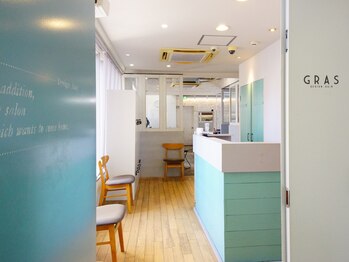 GRAS DESIGN & HAIR by HEADLIGHT 難波店【グラ デザイン アンド ヘアー】