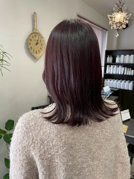 シー 岡崎(,SHE) 肩のラインで弾む☆どこから見ても隙のない外ハネスタイル