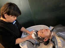 フルフラットなシャンプー台でこだわりのシャンプーを、、