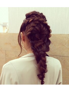 あだち美容室 アンフローリア(en fleurir) あみこみダウンアレンジ♪