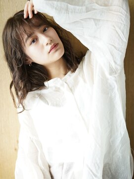 イリ(iri) 〈iri〉ミディアム/ウェーブ/前髪カット/ブラウンカラー