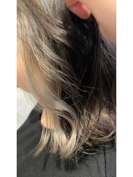 ヘアサロンM 新宿 ホワイトグレーインナー
