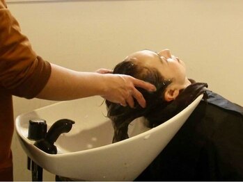 カットルームカラー 池田店の写真/髪と頭皮のケアメニューがとってもお得！カラーとケアメニューの組み合わせが人気。