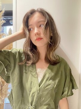 トルネード(TORNADO) 外国人風ハイライト くびれセミロング ベージュ くびれヘア t930