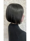 黒髪前下がりボブ