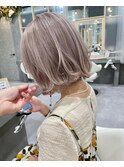 ホワイトベージュ × 切りっぱなしボブ♪
