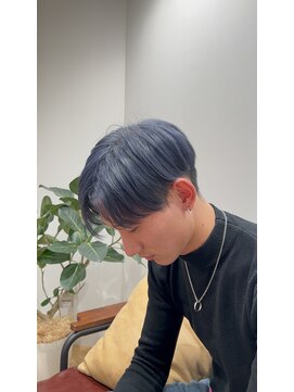 リエート 四条河原町(Lieto) ナチュラルセンターパートブリーチサファイアブルー１０代２０代