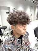 外国風バロックパーマフェードカット