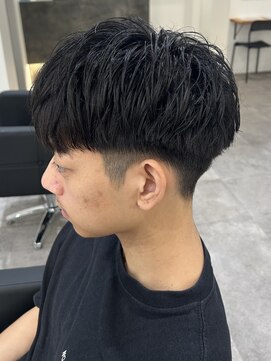 ヒュイル バイ ニアウ(Hwyl by Niau) メンズカットナチュラルマッシュナチュラル刈り上げショート眉毛