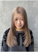 ベージュ