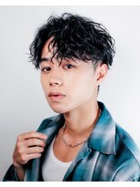 オーシャントーキョー ホワイト 原宿(OCEAN TOKYO WHITE)&nbsp;刈り上げセンターパート前下がり波巻きツイストスパイラルパーマ