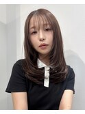 アッシュベージュミディアムレイヤー10代20代顔まわりカット