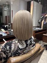 モザミ(MOZAMI)&nbsp;色落ちまで綺麗に楽しむミルクティーグレージュボブカラー