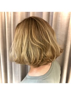 ヘアスペース リズム グリーン(Hair space Rizm green) ハイポジションのハイライトグラデーション