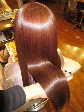 ヘアープロデュース ア ラ モード(Hair Produce A La Mode) 乾燥知らずのうるツヤストレートスタイル