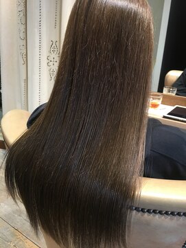 リア(lia) セミロング/大人可愛い/アッシュベージュ