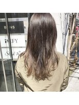 デフィー(DEFY)&nbsp;グレージュカラーのロングヘア