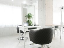 【最初から最後まで同じスタイリストが対応/完全マンツーマン施術】