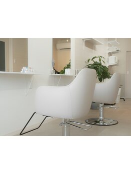 優しくゆるやかで丸い雰囲気に包まれ癒しの時間をトレンドも、らしさも両方叶えるプライベートサロン