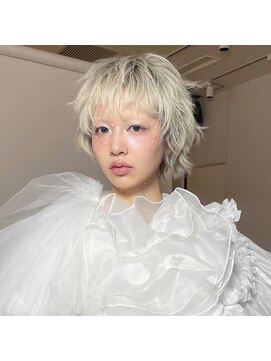 レコ 渋谷(LECO) ハッシュカットウルフレイヤーカットアッシュホワイトシルバー