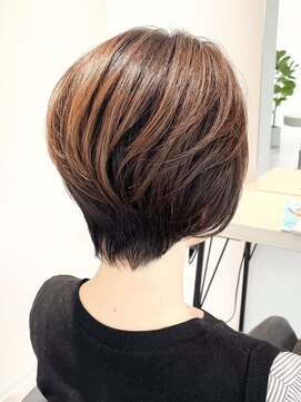 ストフ(stof) ひし形ショート/レイヤーカット/丸みショート/ベージュカラー