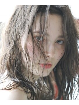 ラべリー 池袋(LOVELEY) グレージュ ひし形シルエット 切りっぱなしボブ エアリー