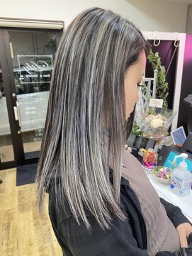 リリー ヘアーアンドビューティー(Lily) ハイライトカラー