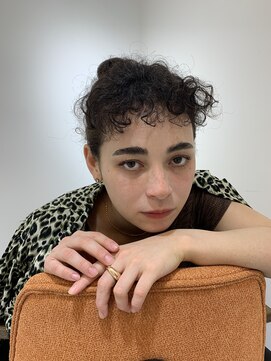 バズ(BUZZ) ハードパーマ×お団子アップスタイル