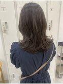 ロング外ハネレイヤーヘア×暗髪アッシュオリーブ地毛風カラー