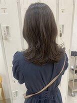 ヘアデザイン ソラ(Sola) ロング外ハネレイヤーヘア×暗髪アッシュオリーブカラー