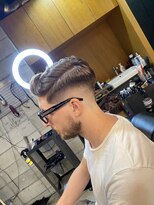 フランクスバーバー アンド ビアークラブ(FRANK'S BARBER and BEER CLUB)&nbsp;ロングサイドパート　ポンパドール風