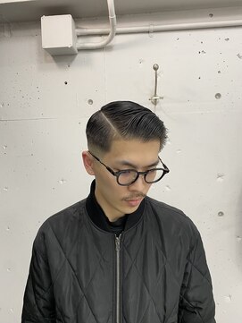 ウェルネス(Wellness) サイドパート　スキンフェード