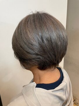アルバ ヘアリゾート(ALBA) 【ALBA濱中】ショートボブ×白髪ぼかしハイライトカラー