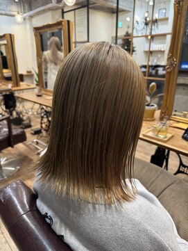 ゴーシェン 津田沼本店(Goshen) ハイトーンベージュ×パツッとミディアム