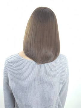マグノリア バイ ウォーターリリー(Magnolia by Water Lily) 自然な内巻きのツヤ髪ストレートで美フォルムミディ