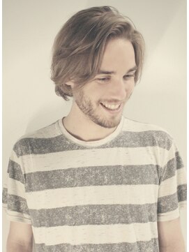 ワースホワイル(WORTH WHILE) 刈り上げセンターパートサーフカール波巻きツイストスパイラル