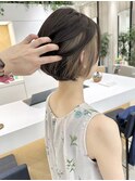大人インナーカラーミルクティーベージュ丸みショートボブ耳かけ